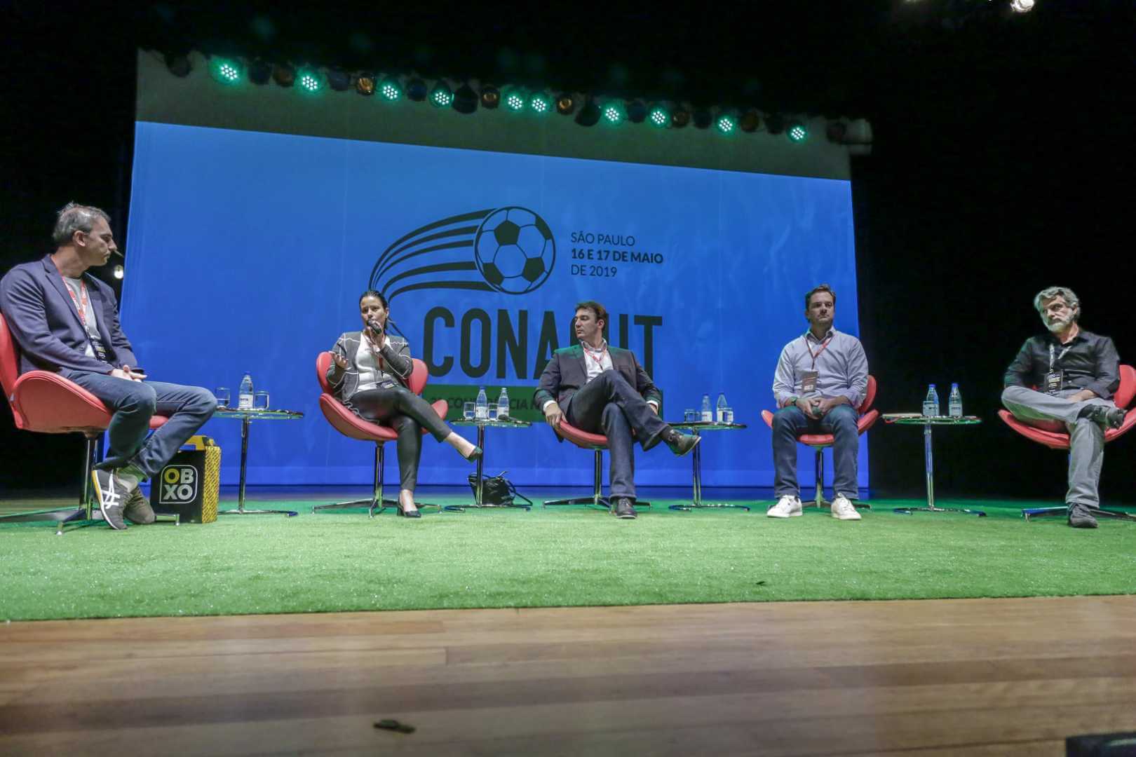 Otávio Juliatto (CCXP), Vanessa Brandão (Heineken), Ivan Martinho (WSL), Arnon de Mello (NBA) e Vicente Siciliano (Digital4Sports) debatem o Futebol como Entretenimento